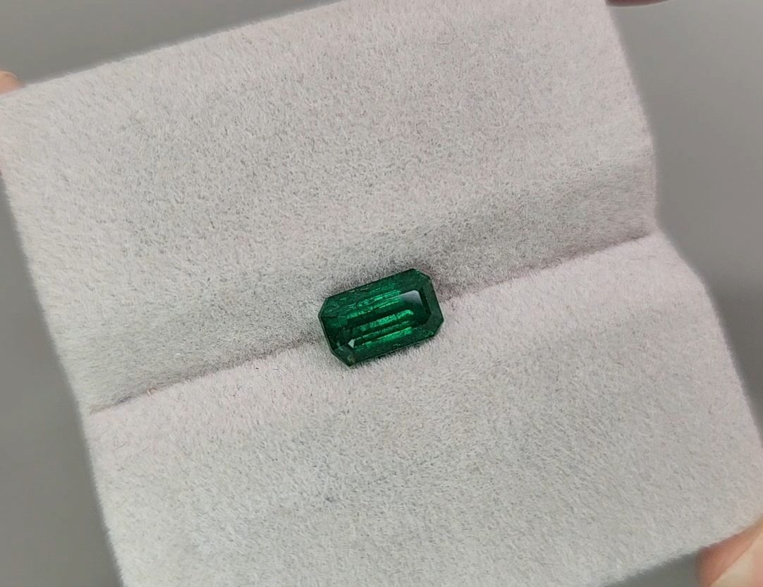 Emerald Rare Verdant Green, 1.12 cts, Afghanistan