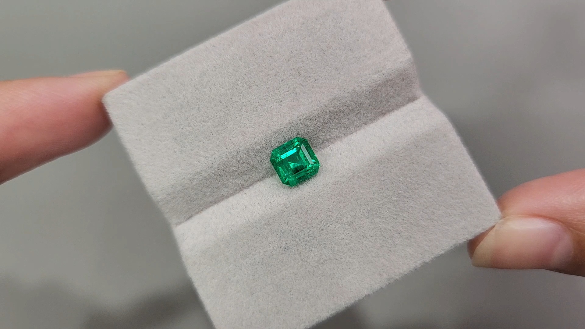 Emerald Verdant Green, Vibrant-brilliance, 1.13 cts, Afghanistan