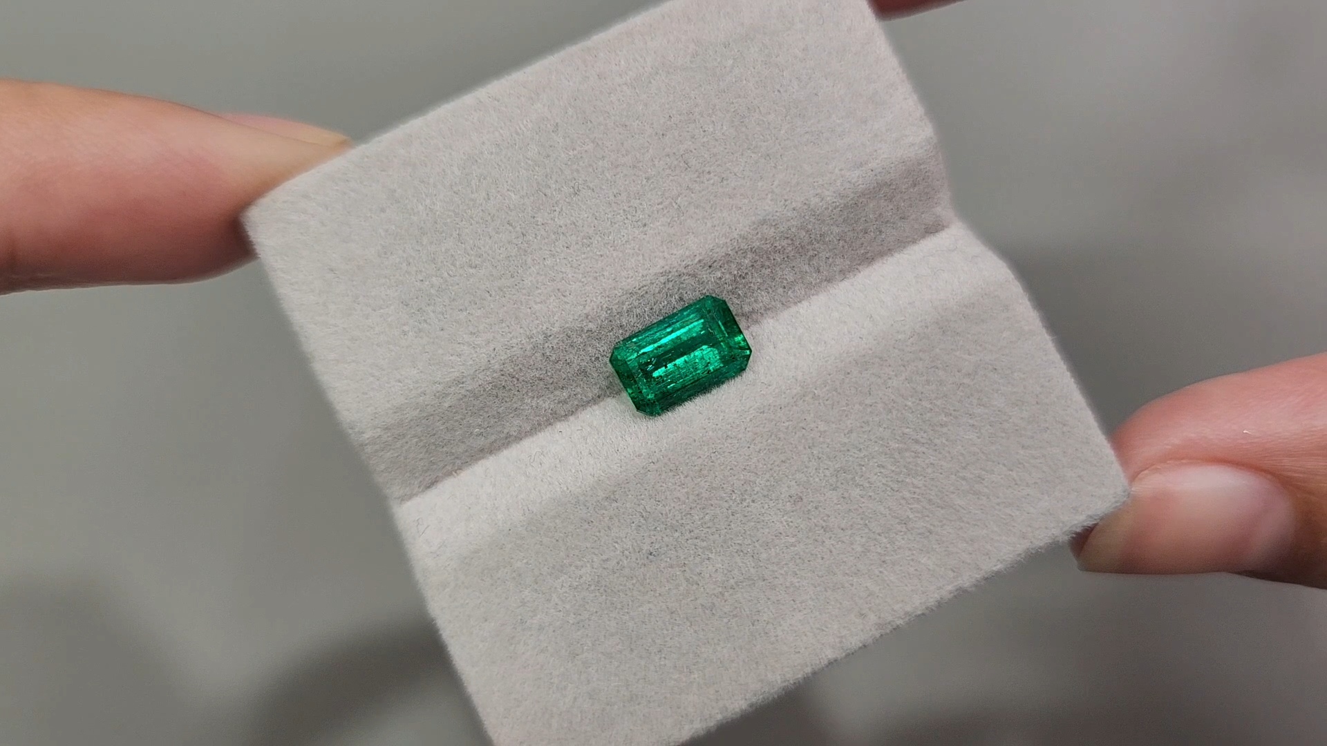 Emerald Rare Verdant Green, 1.23 cts, Afghanistan