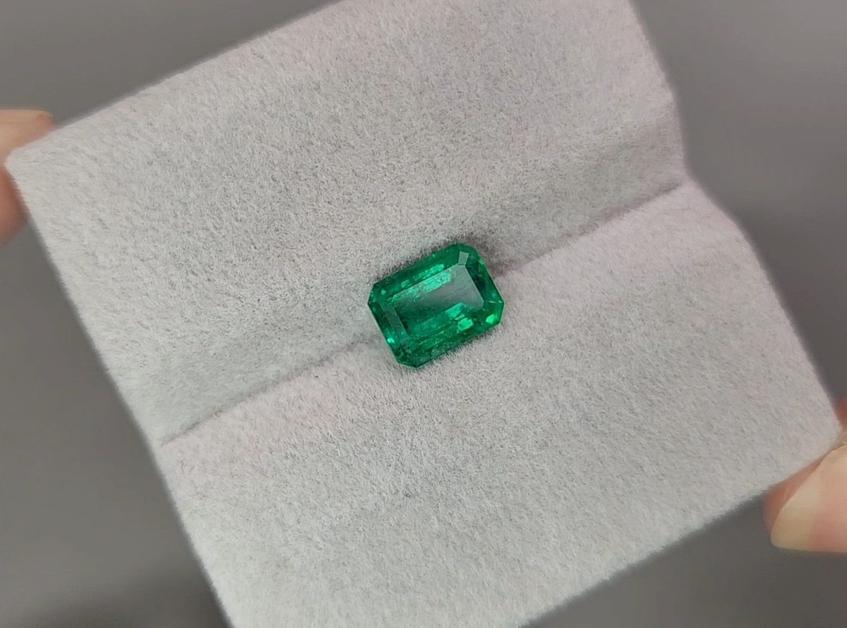 Emerald Vivid Green, 1.54 cts, Pakistan