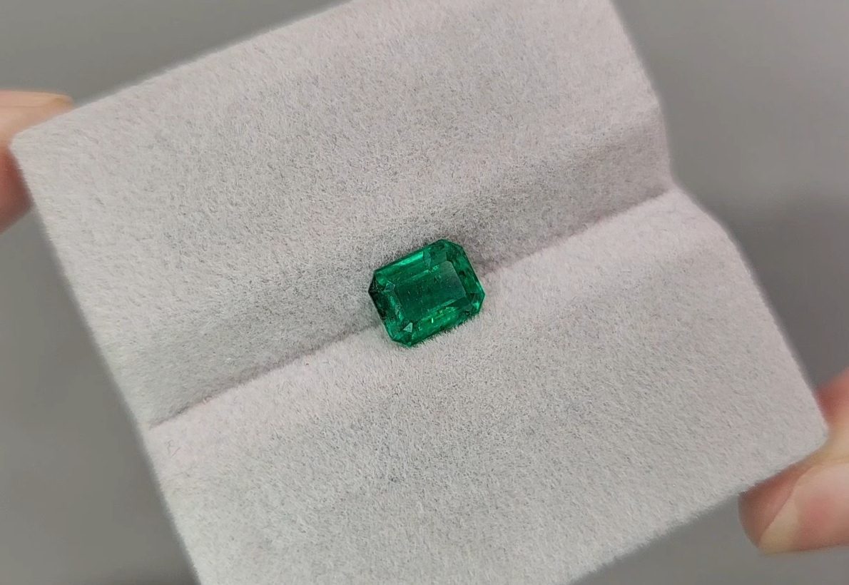 Emerald Rare Verdant Green, 1.09 cts, Afghanistan