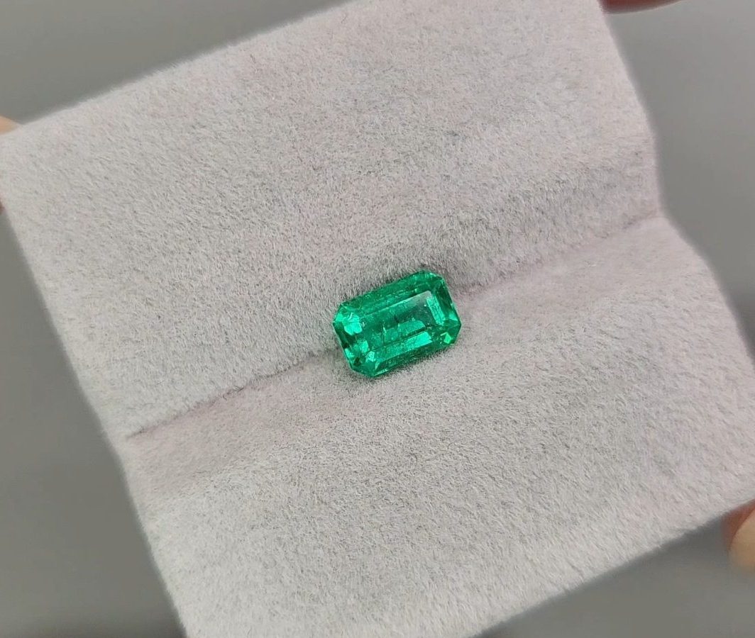Emerald Vibrant Green, 1.25 cts, Afghanistan