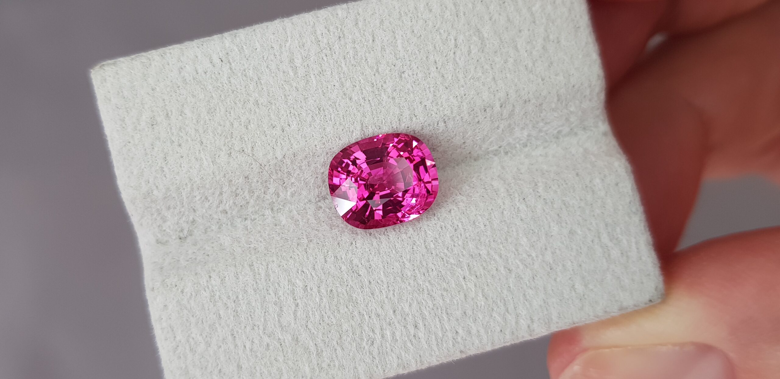 Spinel Jedi, Vivid Pink, 2.88 cts, Burma