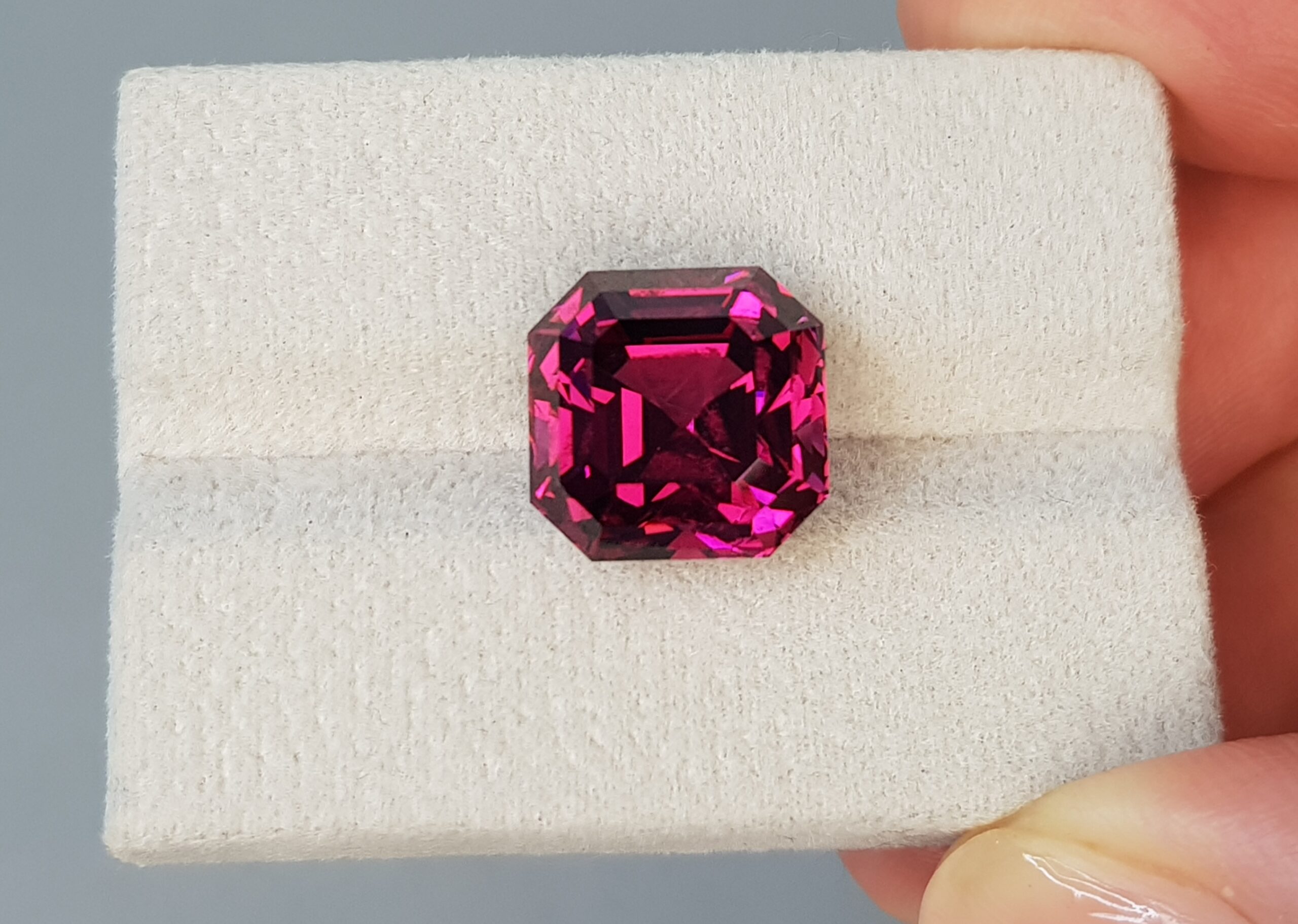 Garnet Rhodolite Umbalite, pinkish-Red, 10.11 cts, Tanzania