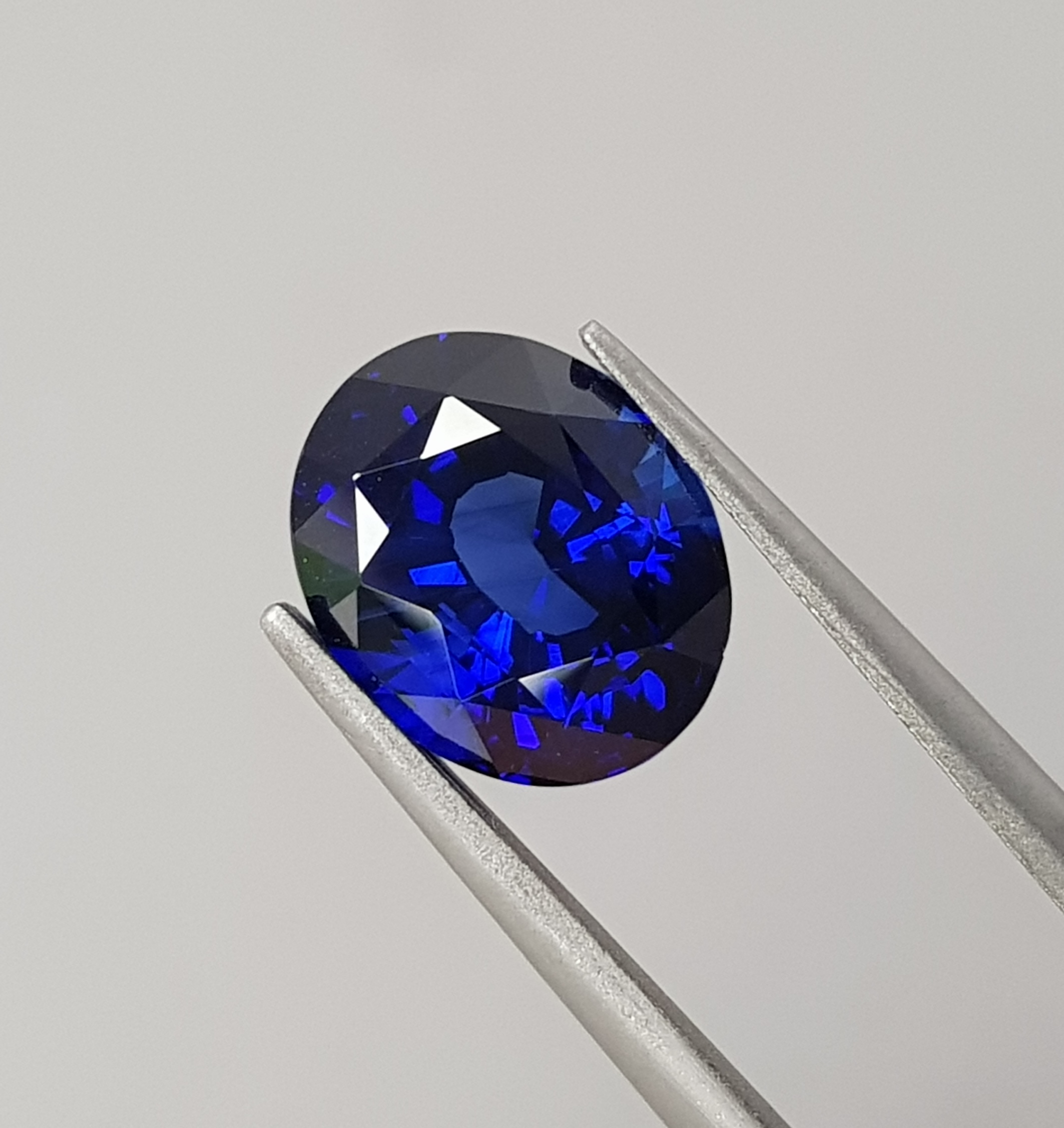 Sapphire Royal Blue, 7.89 cts, Sri Lanka