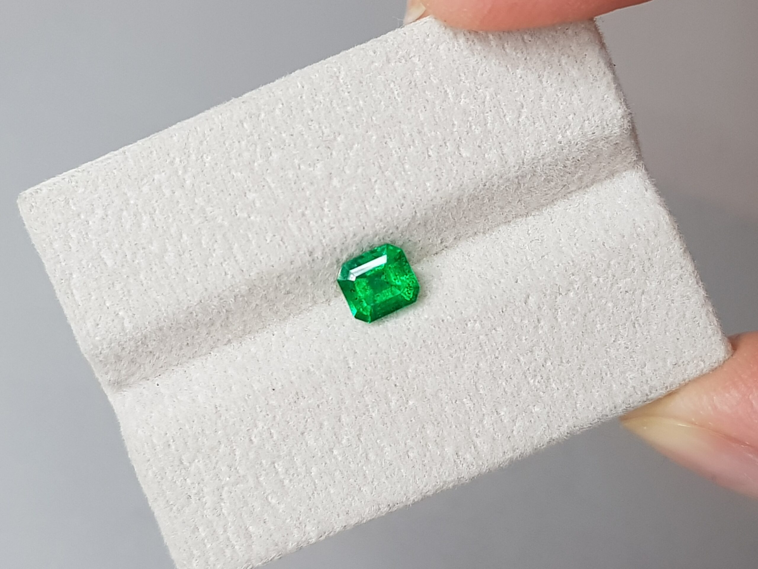 Emerald Vivid Green, 0.6 cts, Pakistan