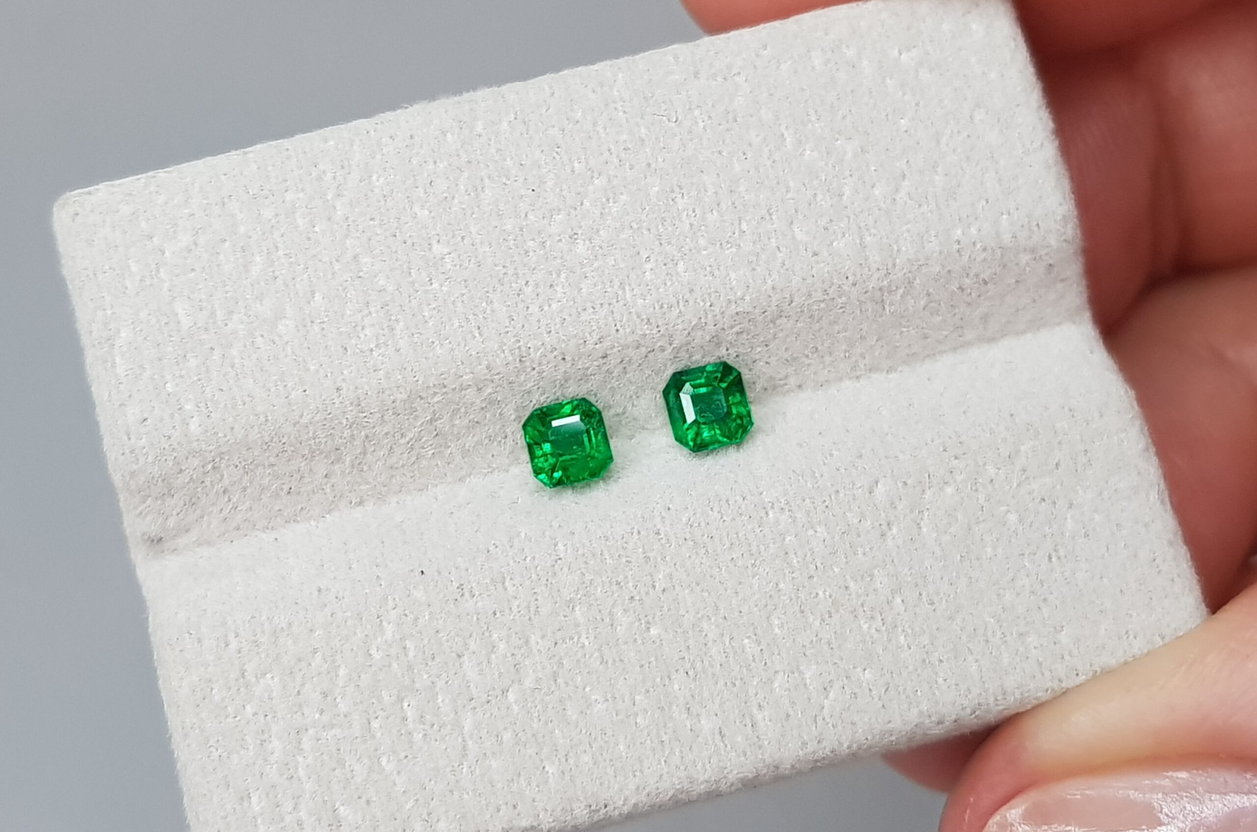 Emeralds Vivid Green, pair 0.5 cts, Pakistan