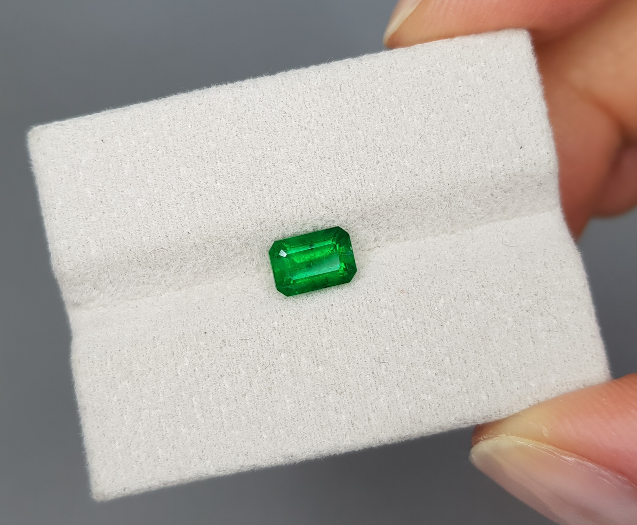 Emerald Vivid Green, 0.97 cts, Pakistan