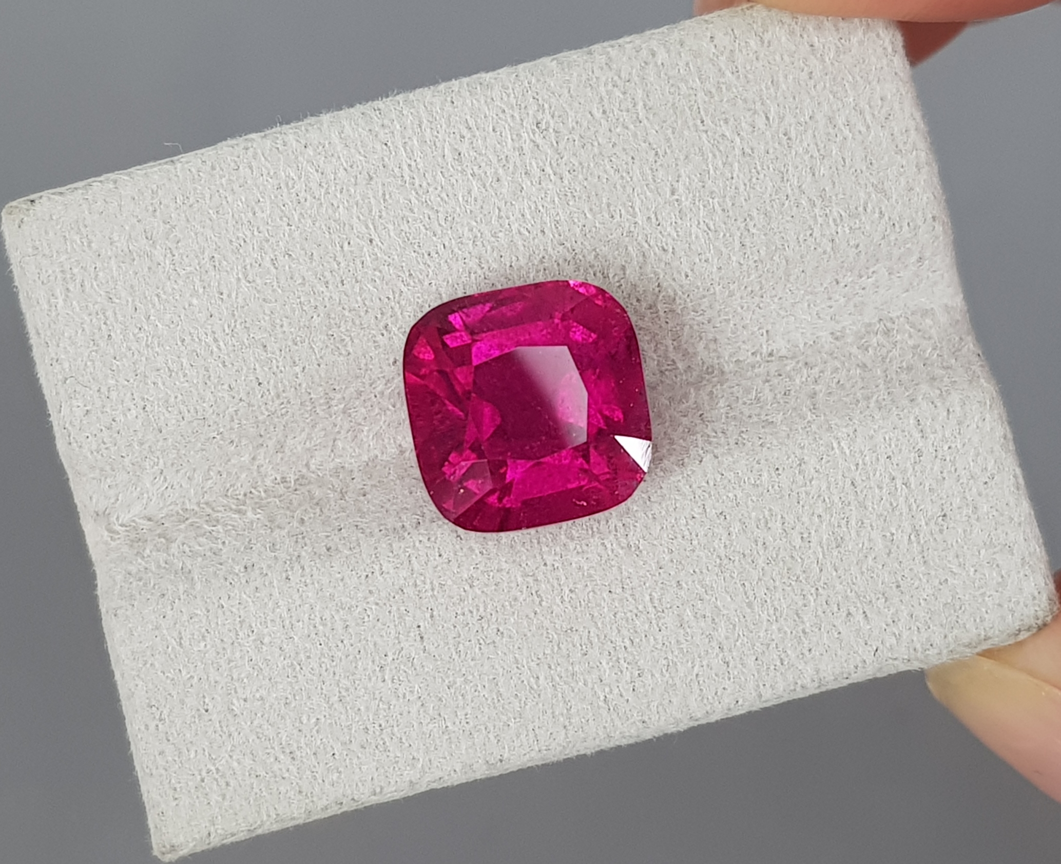 Rubellite Hot Pinkish-red, 7.37 cts, Afghanistan