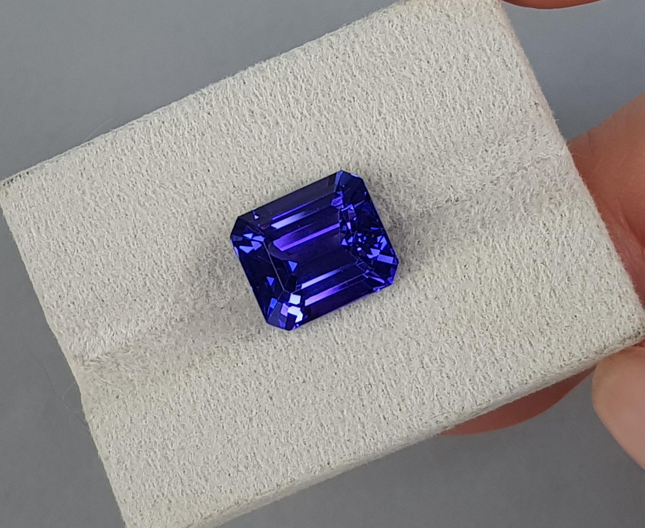 Tanzanite octagon, 6.26 cts, Tanzania