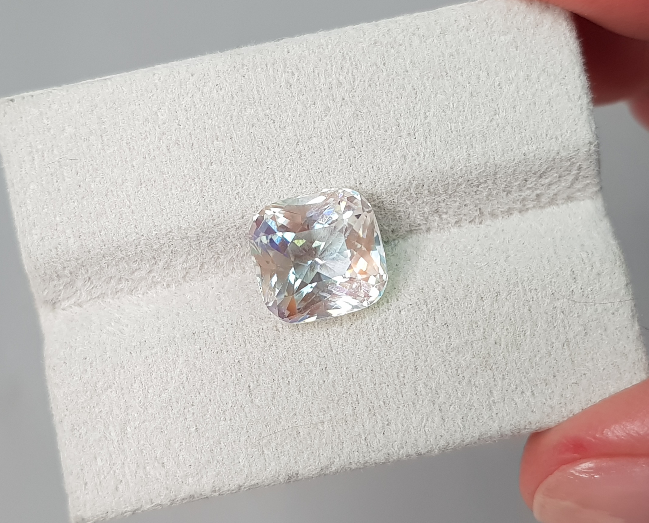 Moonstone cushion, 3.82 cts, Madagascar