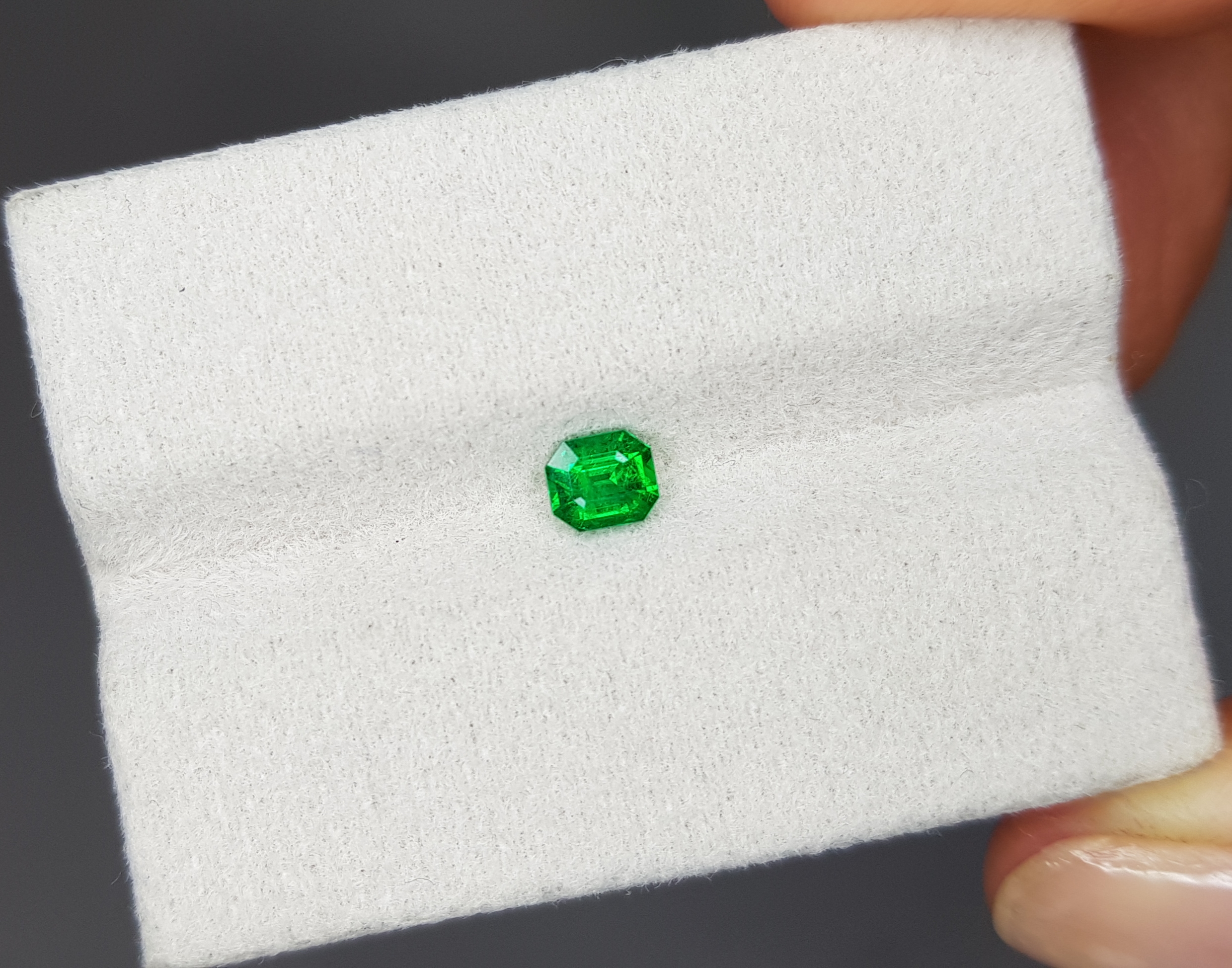 Emerald Vivid Green, 0.3 cts, Pakistan