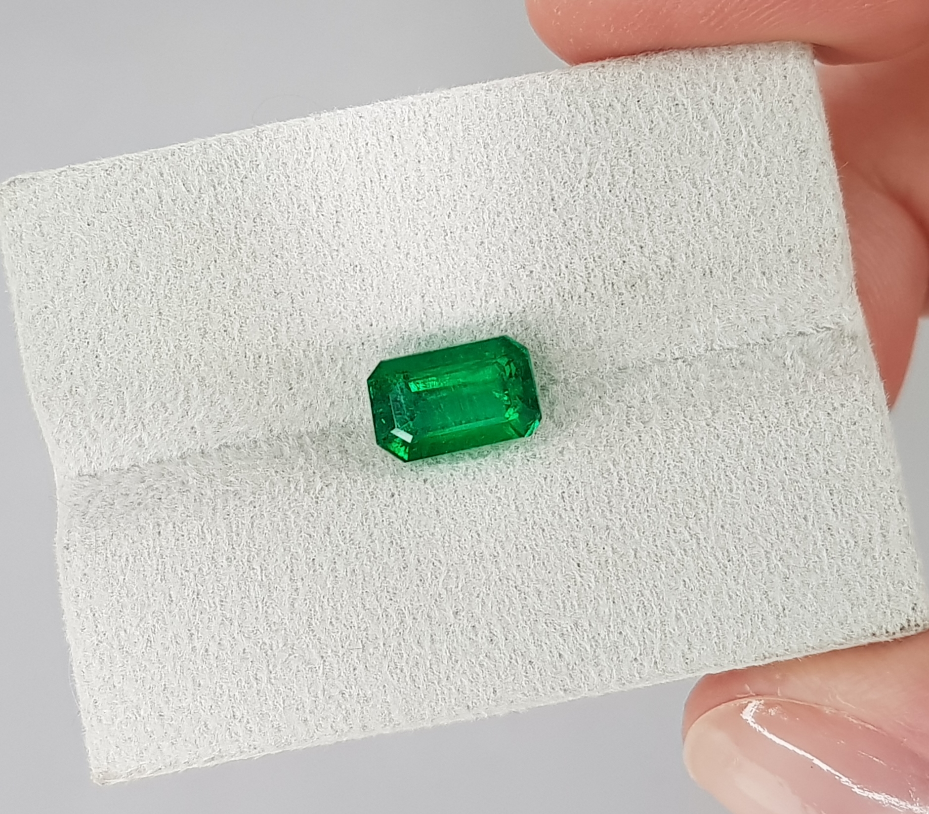 Emerald Vivid Green, 1.85 cts, Pakistan