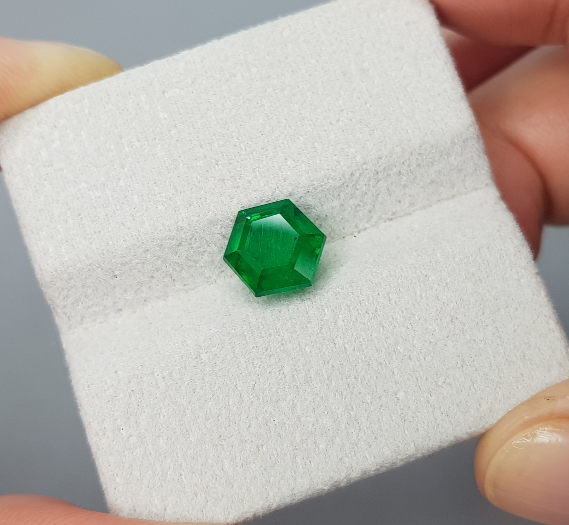 Emerald Vivid Green, 3.0 cts, Pakistan