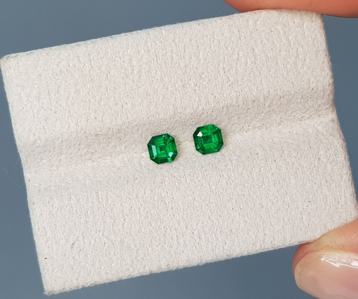 Emerald Vivid Green, pair 0.46 cts, Pakistan
