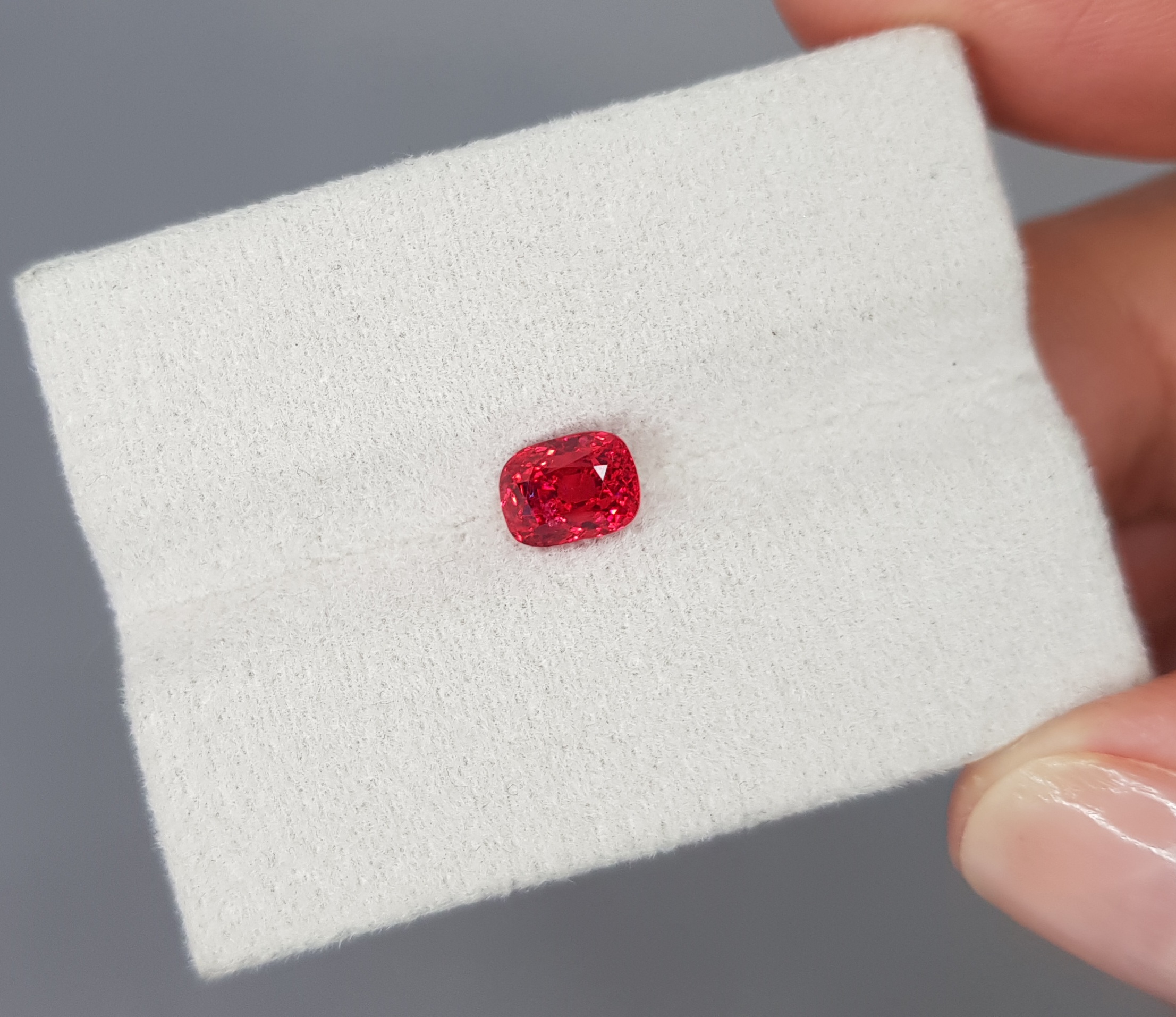 Spinel Jedi Neon Red 1.07 cts, Burma
